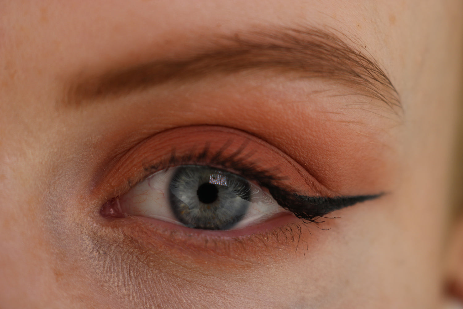 Ombre à paupières matte brun naturel